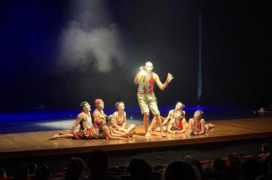 Em Caraguatatuba, espetáculo “Expresso Tatu” encanta alunos da rede municipal no Teatro Mario Covas Em Caraguatatuba, espetáculo “Expresso Tatu” encanta alunos da rede municipal no Teatro Mario Covas