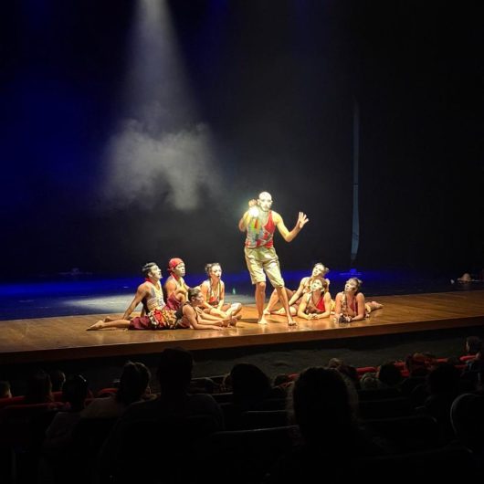 Em Caraguatatuba, espetáculo “Expresso Tatu” encanta alunos da rede municipal no Teatro Mario Covas Em Caraguatatuba, espetáculo “Expresso Tatu” encanta alunos da rede municipal no Teatro Mario Covas