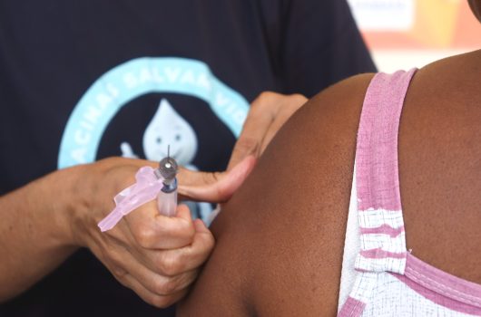 Caraguatatuba promove campanha contra HPV e reforça atualização de cadernetas vacinais Caraguatatuba promove campanha contra HPV e reforça atualização de cadernetas vacinais