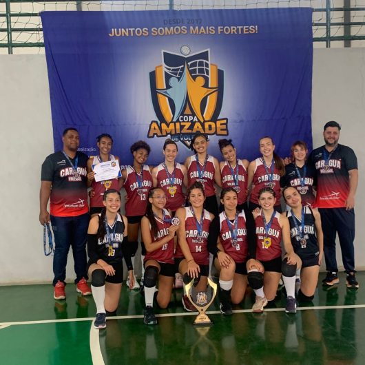 Voleibol feminino sub-17 de Caraguatatuba conquista título invicto na Copa Amizade
