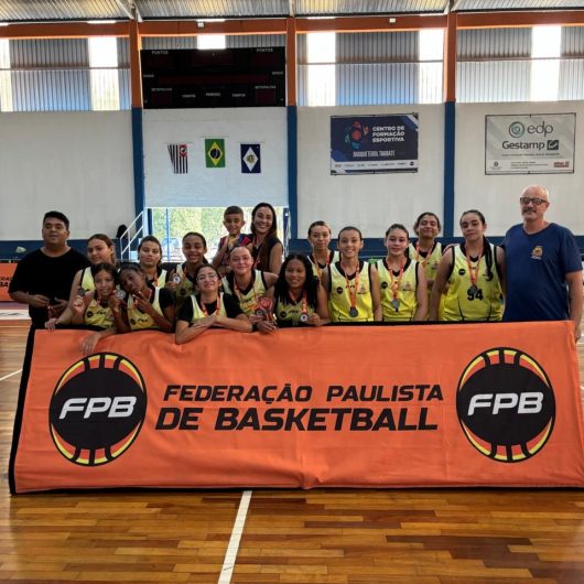 Caraguatatuba conquista vice-campeonato no basquete feminino de base em Taubaté