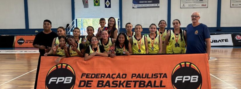 Caraguatatuba conquista vice-campeonato no basquete feminino de base em Taubaté
