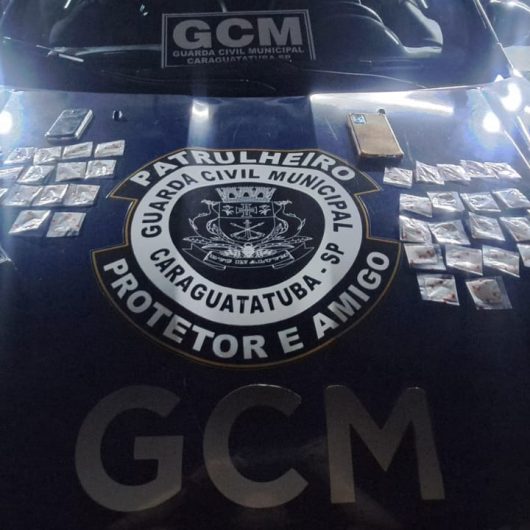 Casal é preso com porções de cocaína pela Guarda Civil de Caraguatatuba