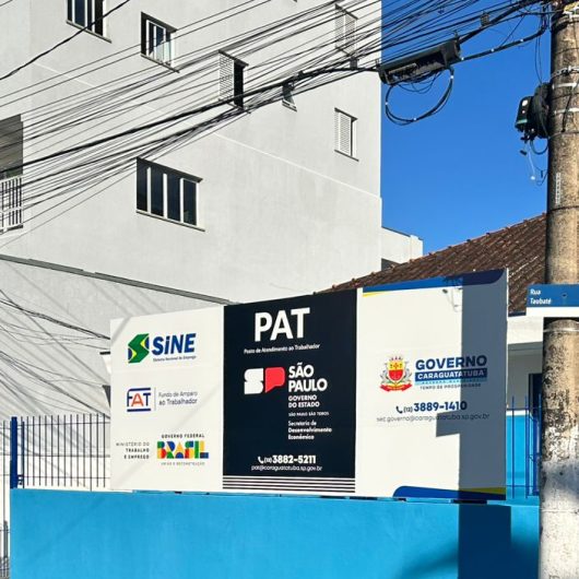 O Posto de Atendimento ao Trabalhador de Caraguatatuba (PAT) está com 280 oportunidades de emprego nesta quarta-feira (25), em diversas áreas de atuação e níveis de escolaridade As vagas são oferecidas pelo PAT e os currículos são recebidos presencialmente, das 8h às 16h. Excepcionalmente nesta quarta-feira, a unidade PAT no Sumaré não funciona no período da manhã, das 9h10 às 12h10, devido ao desligamento da energia no local para instalação de poste. O atendimento no CATE, na região Sul, segue normalmente. É importante que o candidato acesse o link https://www.caraguatatuba.sp.gov.br/pmc/vagas-no-pat/ para conferir os critérios. Os interessados devem comparecer com RG, CPF e o currículo atualizado. Moradores da região Sul devem se dirigir ao Centro de Apoio ao Trabalhador e Empreendedor (CATE), localizado na Avenida José Herculano, 7.495, no Travessão (Subprefeitura Sul), telefone (12) 3882-6170. Os currículos são recebidos das 8h às 14h. População das regiões Norte e Centro podem procurar por atendimento no PAT na Rua Taubaté, 520, no Sumaré. Mais informações no telefone (12) 3882-5211. As vagas disponíveis incluem: Açougueiro, Ajudante de Cozinha, Ajudante de Cozinha (Bar e Restaurante), Ajudante de Cozinha em Quiosque, Ajudante de Instalação de Calhas, Ajudante de Marcenaria, Ajudante de Motorista, Ajudante de Pátio (Estoquista), Ajudante de Pedreiro, Ajudante Geral, Armador, Assistente de RH, Atendente de Balcão, Atendente de Loja, Atendente de Quiosque, Atendente de Sorveteria, Atendente de Sorveteria (Temporária), Auxiliar de Cozinha em Quiosque, Auxiliar de Limpeza, Auxiliar de Limpeza (Condomínio), Auxiliar de Limpeza (Oficina Mecânica), Auxiliar de Pessoal, Auxiliar de Pintor de Automóveis, Auxiliar de Serviços Gerais, Auxiliar de Serviços Gerais (Materiais de Construção), Auxiliar de Serviços Gerais na Limpeza de Embarcações, Balconista (Bar e Restaurante), Balconista Atendente, Balconista de Açougue, Balconista de Conveniência, Balconista de Frios, Balconista de Lanchonete, Balconista de Quiosque, Borracheiro, Camareira, Carpinteiro, Caseiro, Corretor de Imóveis, Cozinheira, Cozinheira de Quiosque, Cozinheiro, Cozinheiro de Churrascaria, Eletricista de Autos, Eletricista de Manutenção, Empregada Doméstica, Empregada Doméstica Diarista, Empregada Doméstica nos Serviços Gerais, Encarregado de Manutenção, Enfermeiro do Trabalho (Docente), Entregador (Bebidas, Água e Gás), Entregador Motorizado, Estagiário Administrativo, Estagiário de Engenharia Civil, Estagiário de Publicidade/Marketing, Estágio de Arquitetura, Estoquista, Faxineiro, FLV – Operador de Supermercado – Balcão, Garçom, Garçom (Quiosque), Gerente Comercial (Imobiliária), Gerente Trainee, Instalador (Portas e Similares), Marceneiro, Marceneiro ou Ajudante de Marcenaria, Marmorista, Mecânico de Máquinas Pesadas (Diesel), Mecânico de Manutenção, Meio Oficial de Marcenaria, Montador (Móveis e Artefatos), Montador de Andaime, Montador de Móveis, Motorista de Caminhão, Motorista Entregador, Oficial de Manutenção Predial, Oficial de Serviços Gerais, Operador de Caixa, Operador de Loja, Operador de Loja e Mercado, Operador de Vendas, Operadora de Caixa, Operadora de Loja, Ornamentador de Lagos, Operador de Supermercado – Produção (Padaria), Padeiro, Padeiro Confeiteiro, Pedreiro, Pintor, Pintor Automotivo, Pizzaiolo, Pizzaiolo (Forno a Lenha), Polidor de Automóveis, Porteiro, Preceptor de Estágio – Enfermagem, Promotor de Vendas, Recepcionista de Hotel (Folguista), Repositor, Repositor de Loja, Repositor de Mercadorias (PcD), Salgadeira, Serralheiro, Serralheiro ou Vidraceiro, Supervisor de Vendas Telemarketing, Supervisor Externo Porta a Porta, Técnico de Edificações, Técnico de Enfermagem, Técnico de Manutenção, Técnico de Planejamento I, Técnico de Refrigeração P30, Técnico de Segurança do Trabalho, Técnico Instalador de Equipamentos de Comunicação, Vendedor, Vendedor de Móveis, Vendedor em Comércio Atacadista (Tintas), Vendedor Externo Porta a Porta, Vendedor Interno, Vendedor Porta a Porta, Vendedora, Vendedora (Moda Praia), Vendedora (Loja de Pescados), Vidraceiro, Zelador (Auxiliar de Conservação Predial).