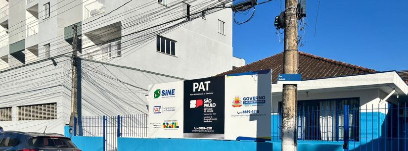 O Posto de Atendimento ao Trabalhador de Caraguatatuba (PAT) está com 280 oportunidades de emprego nesta quarta-feira (25), em diversas áreas de atuação e níveis de escolaridade As vagas são oferecidas pelo PAT e os currículos são recebidos presencialmente, das 8h às 16h. Excepcionalmente nesta quarta-feira, a unidade PAT no Sumaré não funciona no período da manhã, das 9h10 às 12h10, devido ao desligamento da energia no local para instalação de poste. O atendimento no CATE, na região Sul, segue normalmente. É importante que o candidato acesse o link https://www.caraguatatuba.sp.gov.br/pmc/vagas-no-pat/ para conferir os critérios. Os interessados devem comparecer com RG, CPF e o currículo atualizado. Moradores da região Sul devem se dirigir ao Centro de Apoio ao Trabalhador e Empreendedor (CATE), localizado na Avenida José Herculano, 7.495, no Travessão (Subprefeitura Sul), telefone (12) 3882-6170. Os currículos são recebidos das 8h às 14h. População das regiões Norte e Centro podem procurar por atendimento no PAT na Rua Taubaté, 520, no Sumaré. Mais informações no telefone (12) 3882-5211. As vagas disponíveis incluem: Açougueiro, Ajudante de Cozinha, Ajudante de Cozinha (Bar e Restaurante), Ajudante de Cozinha em Quiosque, Ajudante de Instalação de Calhas, Ajudante de Marcenaria, Ajudante de Motorista, Ajudante de Pátio (Estoquista), Ajudante de Pedreiro, Ajudante Geral, Armador, Assistente de RH, Atendente de Balcão, Atendente de Loja, Atendente de Quiosque, Atendente de Sorveteria, Atendente de Sorveteria (Temporária), Auxiliar de Cozinha em Quiosque, Auxiliar de Limpeza, Auxiliar de Limpeza (Condomínio), Auxiliar de Limpeza (Oficina Mecânica), Auxiliar de Pessoal, Auxiliar de Pintor de Automóveis, Auxiliar de Serviços Gerais, Auxiliar de Serviços Gerais (Materiais de Construção), Auxiliar de Serviços Gerais na Limpeza de Embarcações, Balconista (Bar e Restaurante), Balconista Atendente, Balconista de Açougue, Balconista de Conveniência, Balconista de Frios, Balconista de Lanchonete, Balconista de Quiosque, Borracheiro, Camareira, Carpinteiro, Caseiro, Corretor de Imóveis, Cozinheira, Cozinheira de Quiosque, Cozinheiro, Cozinheiro de Churrascaria, Eletricista de Autos, Eletricista de Manutenção, Empregada Doméstica, Empregada Doméstica Diarista, Empregada Doméstica nos Serviços Gerais, Encarregado de Manutenção, Enfermeiro do Trabalho (Docente), Entregador (Bebidas, Água e Gás), Entregador Motorizado, Estagiário Administrativo, Estagiário de Engenharia Civil, Estagiário de Publicidade/Marketing, Estágio de Arquitetura, Estoquista, Faxineiro, FLV – Operador de Supermercado – Balcão, Garçom, Garçom (Quiosque), Gerente Comercial (Imobiliária), Gerente Trainee, Instalador (Portas e Similares), Marceneiro, Marceneiro ou Ajudante de Marcenaria, Marmorista, Mecânico de Máquinas Pesadas (Diesel), Mecânico de Manutenção, Meio Oficial de Marcenaria, Montador (Móveis e Artefatos), Montador de Andaime, Montador de Móveis, Motorista de Caminhão, Motorista Entregador, Oficial de Manutenção Predial, Oficial de Serviços Gerais, Operador de Caixa, Operador de Loja, Operador de Loja e Mercado, Operador de Vendas, Operadora de Caixa, Operadora de Loja, Ornamentador de Lagos, Operador de Supermercado – Produção (Padaria), Padeiro, Padeiro Confeiteiro, Pedreiro, Pintor, Pintor Automotivo, Pizzaiolo, Pizzaiolo (Forno a Lenha), Polidor de Automóveis, Porteiro, Preceptor de Estágio – Enfermagem, Promotor de Vendas, Recepcionista de Hotel (Folguista), Repositor, Repositor de Loja, Repositor de Mercadorias (PcD), Salgadeira, Serralheiro, Serralheiro ou Vidraceiro, Supervisor de Vendas Telemarketing, Supervisor Externo Porta a Porta, Técnico de Edificações, Técnico de Enfermagem, Técnico de Manutenção, Técnico de Planejamento I, Técnico de Refrigeração P30, Técnico de Segurança do Trabalho, Técnico Instalador de Equipamentos de Comunicação, Vendedor, Vendedor de Móveis, Vendedor em Comércio Atacadista (Tintas), Vendedor Externo Porta a Porta, Vendedor Interno, Vendedor Porta a Porta, Vendedora, Vendedora (Moda Praia), Vendedora (Loja de Pescados), Vidraceiro, Zelador (Auxiliar de Conservação Predial).