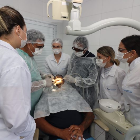 Caraguatatuba adere à campanha Novembro Vermelho e conscientiza contra Câncer de Boca