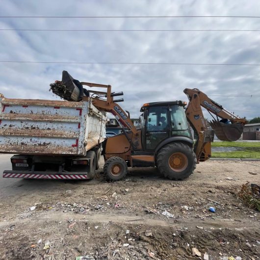 Secretaria de Serviços Públicos intensifica limpeza dos bairros de Caraguatatuba na segunda semana de novembro