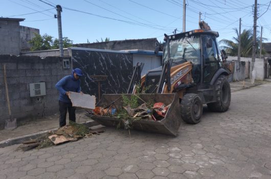 Ações de limpeza e manutenção avançam por bairros de Caraguatatuba no início de dezembro