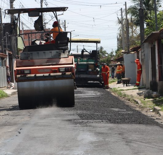 Prefeitura de Caraguatatuba executa recapeamento asfáltico de 7 km da malha viária do Perequê-Mirim