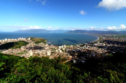Prefeitura e Sabesp reforçam ações para garantir água e esgoto durante verão em Caraguatatuba