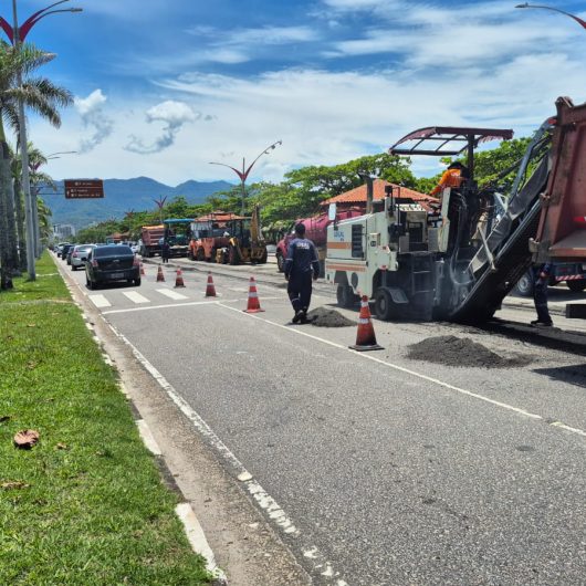 Prefeitura recapeia trecho da Avenida Geraldo Nogueira da Silva na orla de Caraguatatuba