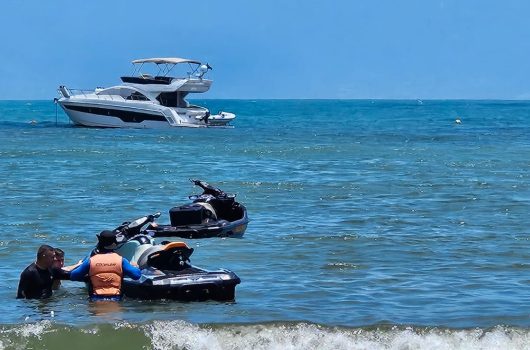 Fiscalização de posturas reforça ordenamento das praias de Caraguatatuba na alta temporada