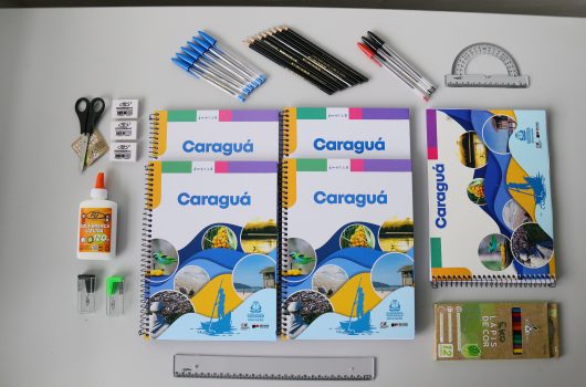 Caraguatatuba inicia entrega de kits de material escolar para alunos da rede municipal