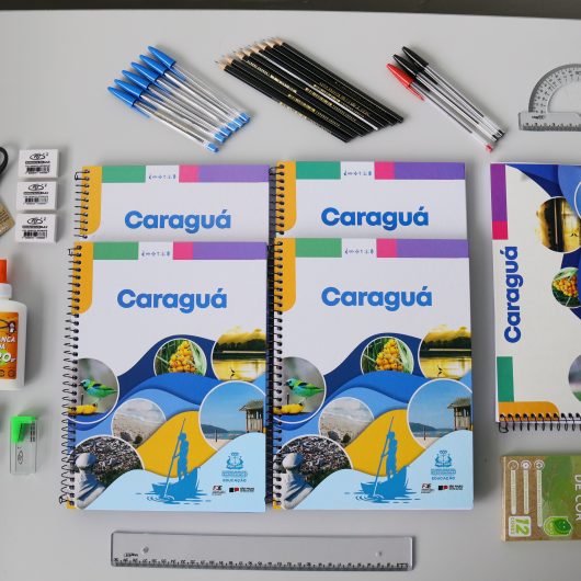 Caraguatatuba inicia entrega de kits de material escolar para alunos da rede municipal