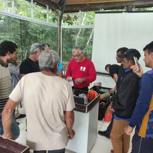 Caraguatatuba promove curso de operação e manutenção de roçadora para capacitação de produtores e trabalhadores rurais