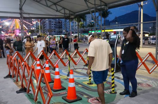 Caraguatatuba promove ação com DER-SP de educação no trânsito na ‘Avenida da Praia’ no Centro