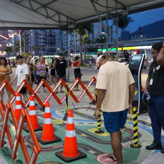 Caraguatatuba promove ação com DER-SP de educação no trânsito na ‘Avenida da Praia’ no Centro