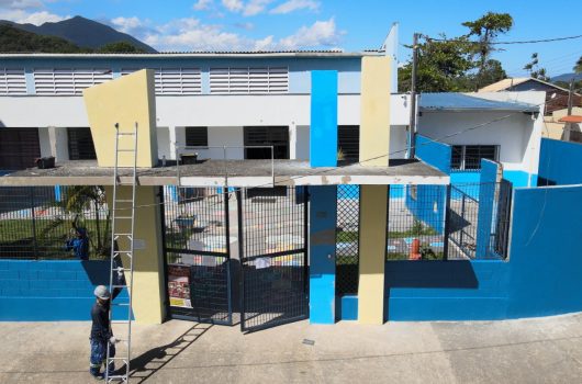 Prefeitura de Caraguatatuba intensifica obras em 27 unidades de ensino