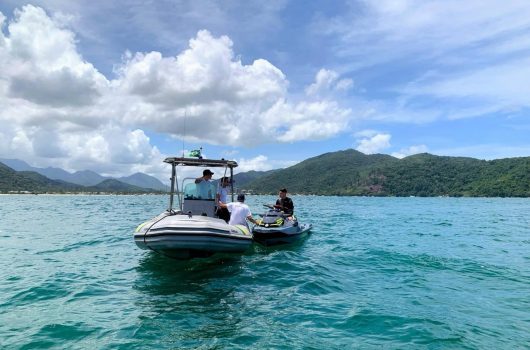 Operação integrada da Prefeitura e Capitania dos Portos coíbe atividades irregulares de motos aquáticas em Caraguatatuba