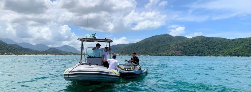 Operação integrada da Prefeitura e Capitania dos Portos coíbe atividades irregulares de motos aquáticas em Caraguatatuba
