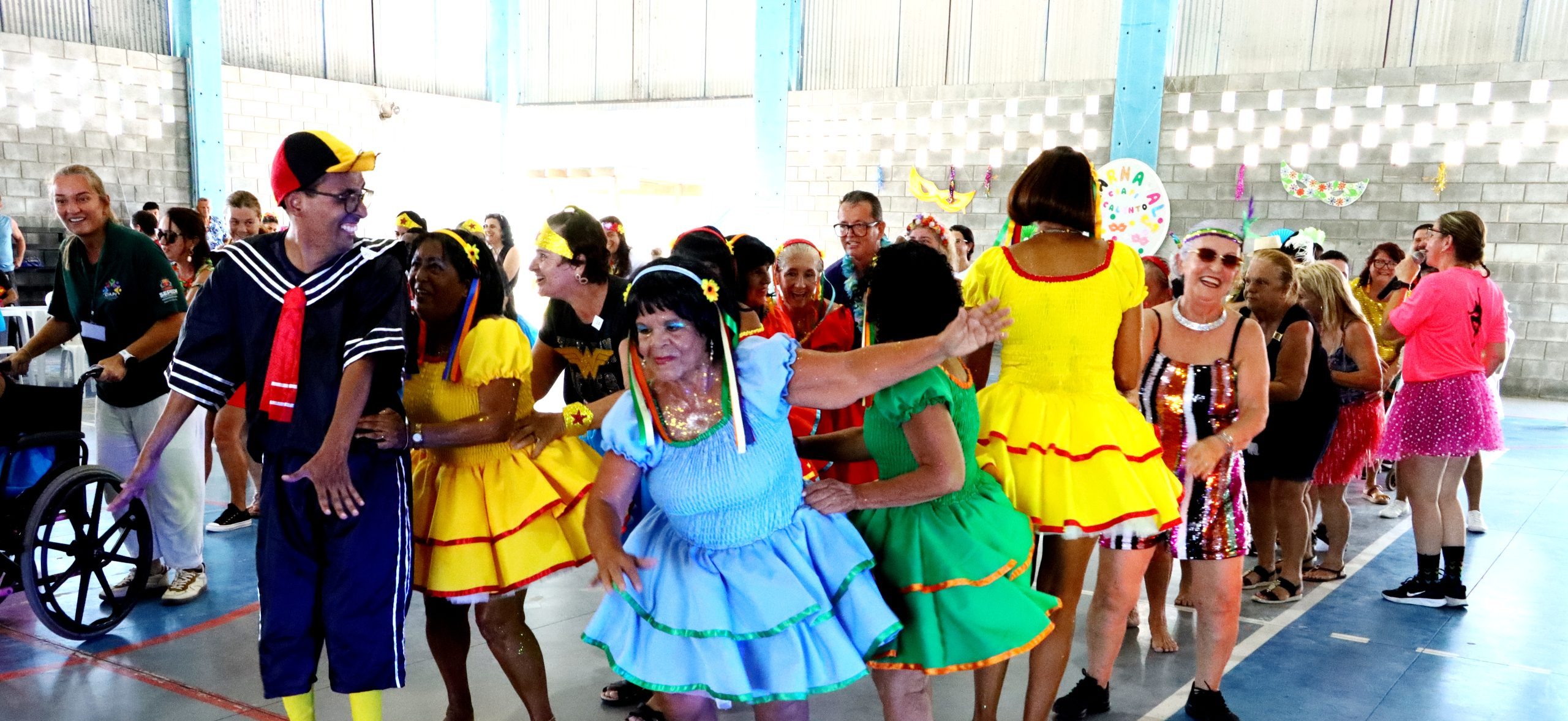 Ciapi Usuários do Ciapi caem na folia ao som da banda Dixieland – Prefeitura ...