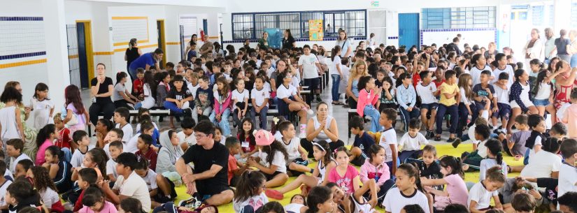 Estudantes da EMEI/EMEF Prof. Lúcio Jacinto dos Santos recebem kits de higiene bucal em Caraguatatuba