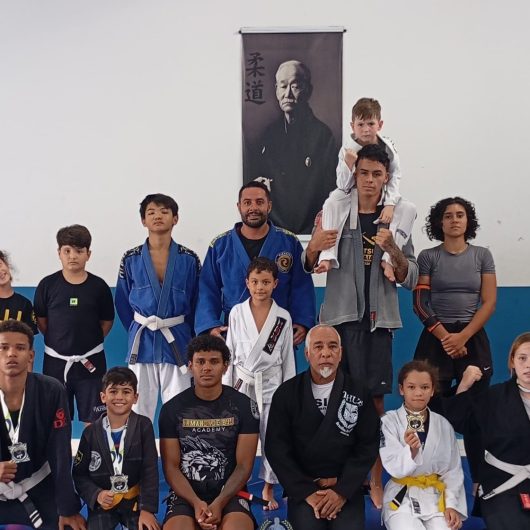 Caraguatatuba conquista 12 medalhas no ‘Jiu-Jitsu na Praia’ em Ilhabela