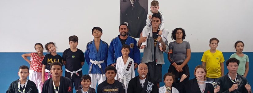 Caraguatatuba conquista 12 medalhas no ‘Jiu-Jitsu na Praia’ em Ilhabela