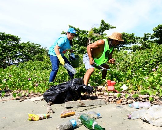 Caraguatatuba recebe mutirão de limpeza de praia “Ondas Limpas” neste sábado