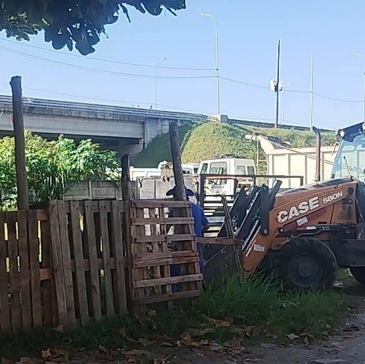Prefeitura de Caraguatatuba impede tentativa de invasão de área pública no Jardim Itaúna