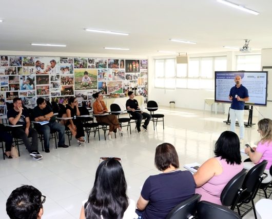 Prefeitura de Caraguatatuba aborda adicionais, plano de carreira, licença-prêmio, LC 226/26 e avaliação de desempenho no 5º Encontro com RHs