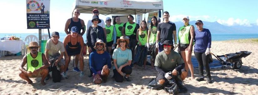 Mutirões de limpeza retiram mais de 230 kg de resíduos das praias de Caraguatatuba no fim de semana