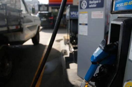 Procon de Caraguatatuba fiscaliza preços de combustíveis para combater aumentos injustificáveis