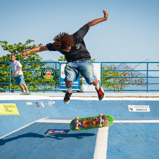 Festival de Skate celebra aniversário de Caraguatatuba com alunos da escolinha municipal