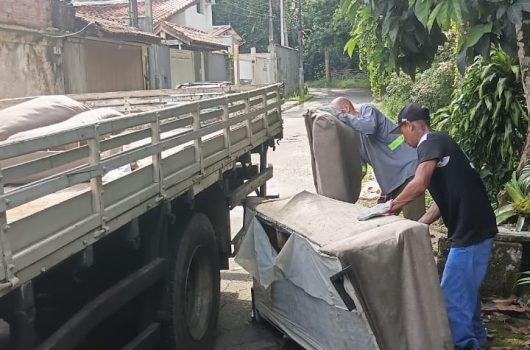 Operação ‘Cata-Treco’ percorre Jardim Gaivotas em Caraguatatuba
