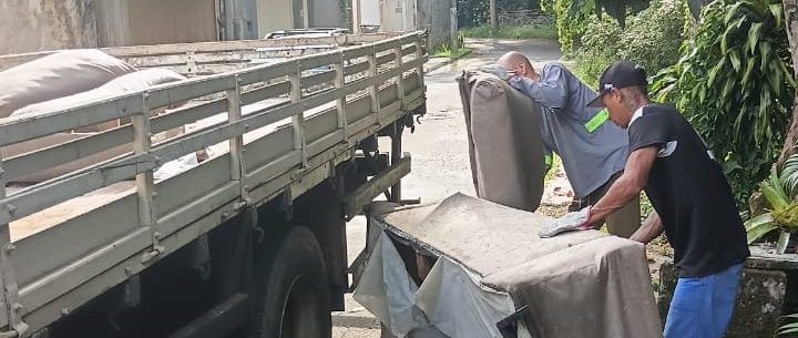 Operação ‘Cata-Treco’ percorre Jardim Gaivotas em Caraguatatuba