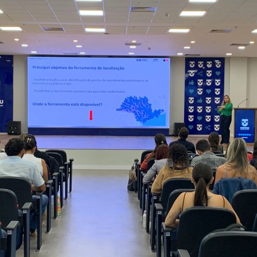 Capacitação reúne profissionais de saúde em Caraguatatuba e aborda animais peçonhentos