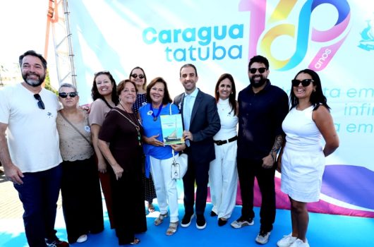 Caraguatatuba lança livro didático para fortalecer identidade e pertencimento entre estudantes