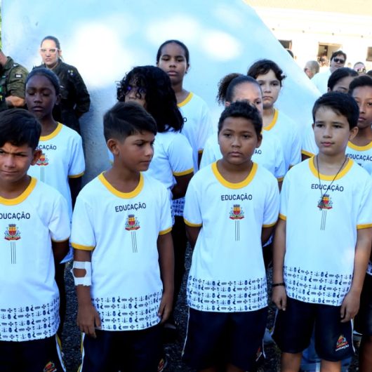 Caraguatatuba prepara entrega de 20,5 mil kits de uniforme escolar para rede municipal