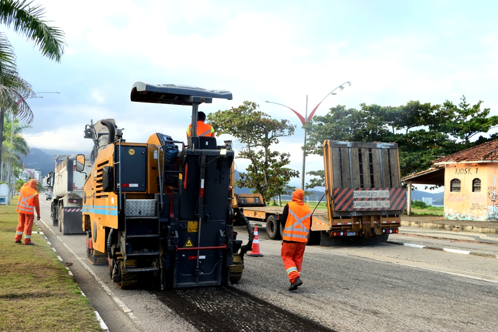 Prefeitura de Caraguatatuba recapeia trecho da Av. Geraldo Nogueira da Silva entre Rio Lagoa e Rio Santo Antônio
