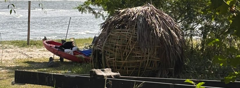 Prefeitura remove estrutura instalada irregularmente na Praia do Camaroeiro em Caraguatatuba