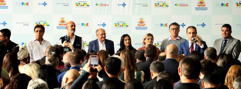 Caraguatatuba recebe vice-presidente Geraldo Alckmin e reforça rede de saúde com novos veículos e carreta da mulher