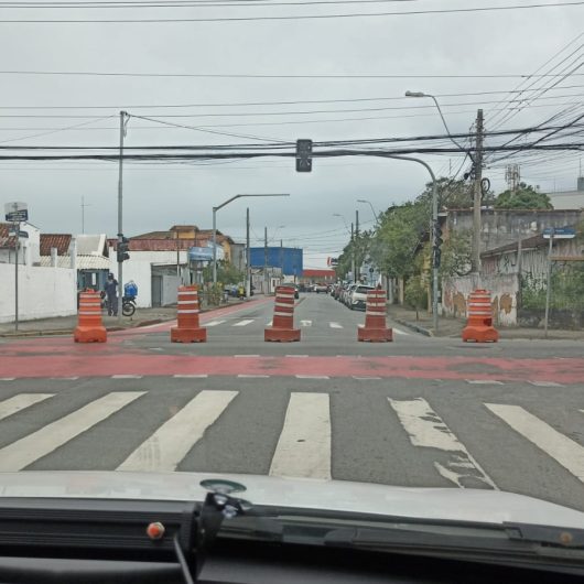Semáforo na Avenida Frei Pacífico Wagner está temporariamente desligado para reparos na rede elétrica