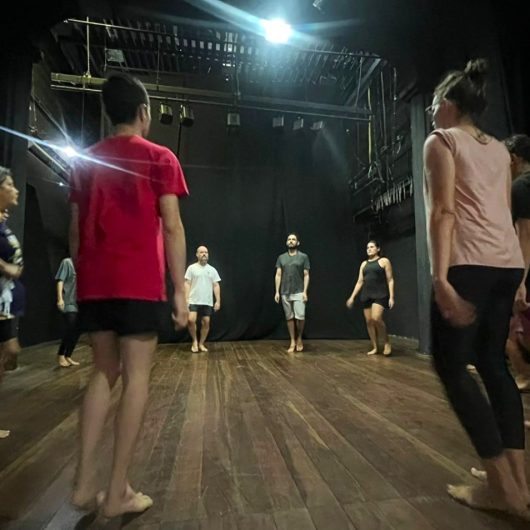 Festival Felino promove oficina de teatro Viewpoints na próxima semana em Caraguatatuba