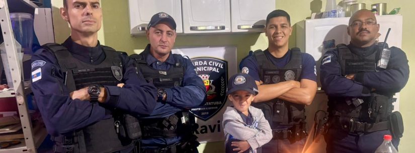 Criança apaixonada pela Guarda Municipal recebe visita especial no dia do aniversário