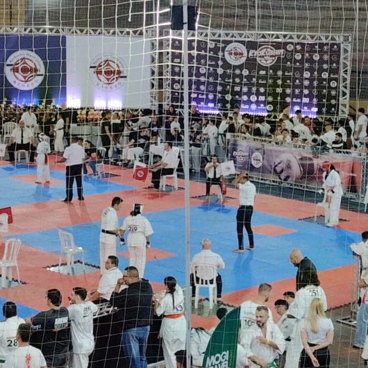 Caraguatatuba conquista medalhas em competição de karatê em Mogi das Cruzes