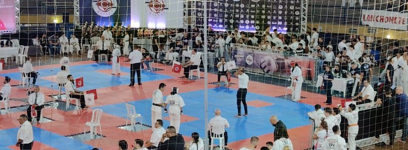 Caraguatatuba conquista medalhas em competição de karatê em Mogi das Cruzes