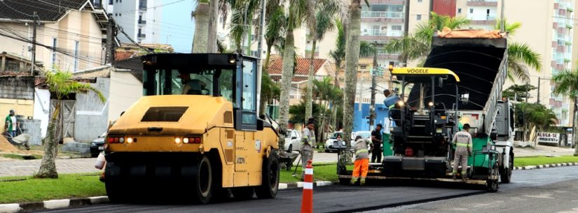 Prefeitura de Caraguatatuba inicia asfaltamento de trecho da Av. Geraldo Nogueira da Silva no Jardim Aruan