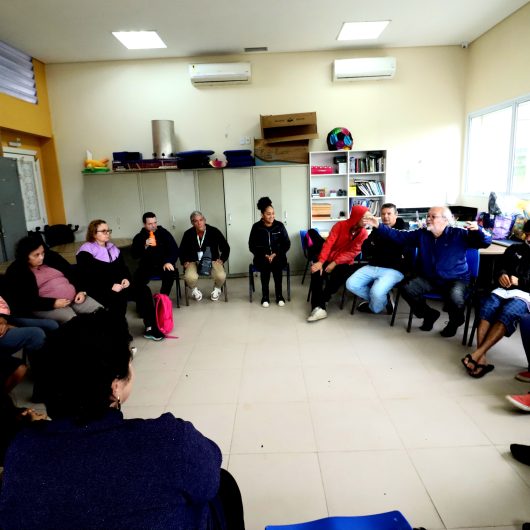 06_26- Roda de concersa CAPS II Apresentração do livro O Caminho do Meio de Leopoldo Pontes- Foto Luís Gava(PMC) (5)