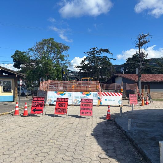 Prefeitura de Caraguatatuba embarga obras da Sabesp após identificar irregularidades em fiscalização